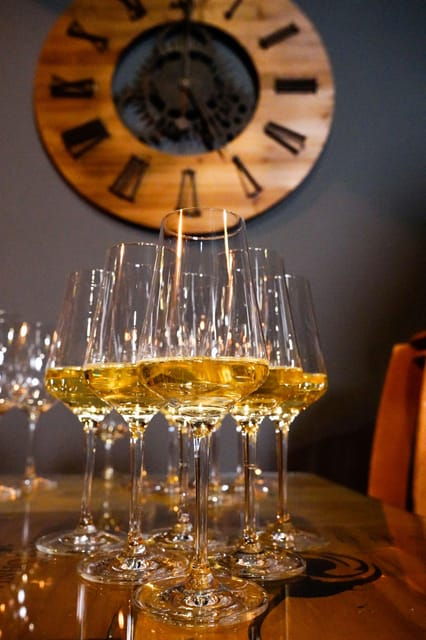 Lisbon: Premium Wine and Tapas Tasting Session