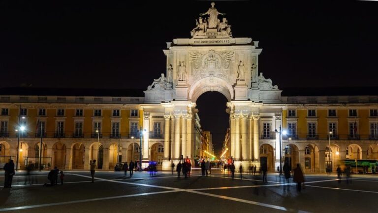 Lisbon: Private Lisbon by Night Tour with Local Guide