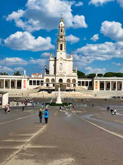 Lisbon: Private Transfer to Porto with stops until 3 cities - The Experience in Detail
