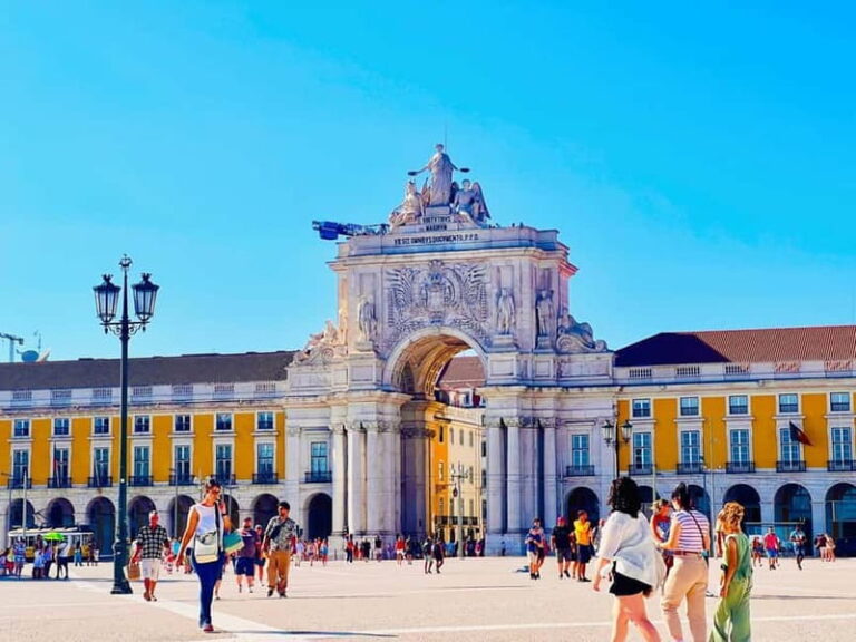 Lisbon: Private Tuk Tuk Tour with Polaroid Photos
