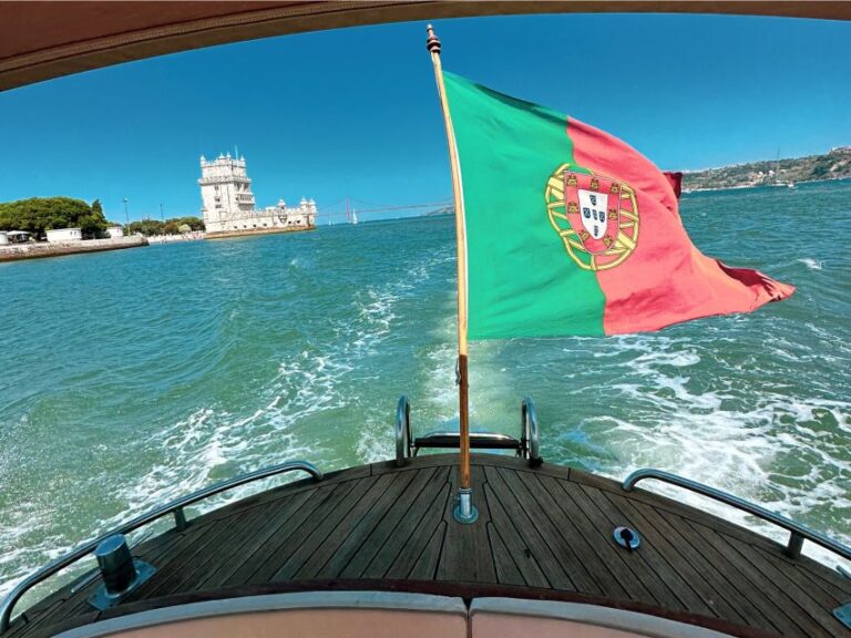 Lisbon: Relax in the Waves – Open Bar and Snacks at Sunset