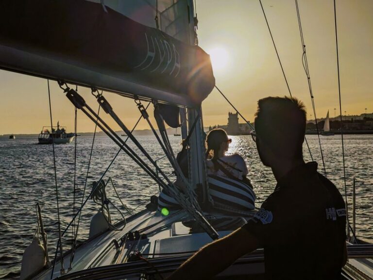 Lisbon: Scenic Day & Sunset Boat Tour with a Drink