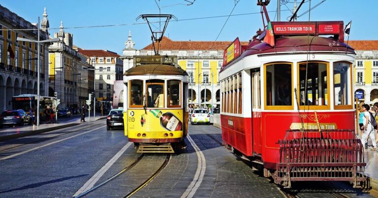 Lisbon: Sintra and Cascais Private Day Trip with Local