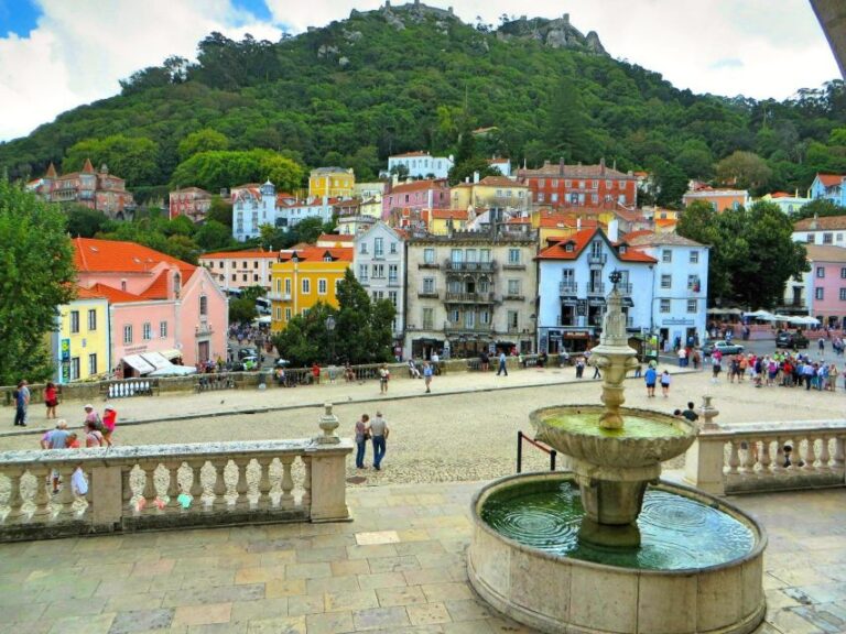 Lisbon: Sintra & Pena Palace Guided Tour with Hotel Pickup
