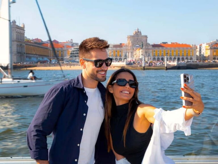 Lisbon: Tejo River Sightseeing Cruise