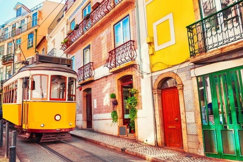 Lisbon: Tuk-Tuk Tour Historical Alfama old town private tour - A Deep Dive into the Lisbon Tuk-Tuk Experience