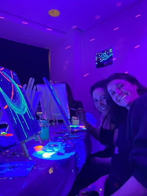 London: Bottomless Sip & Paint in the Dark