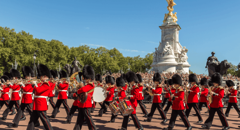 London: Changing of the Guard & Royal London Walking Tour
