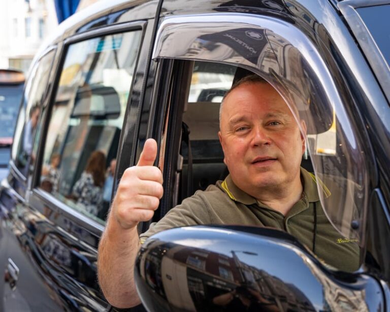 London: Explore Iconic Landmarks in a Classic Black Cab Tour