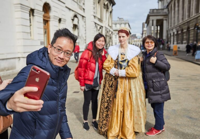 London: Hop-On Hop-Off 1 Day River Pass + Painted Hall