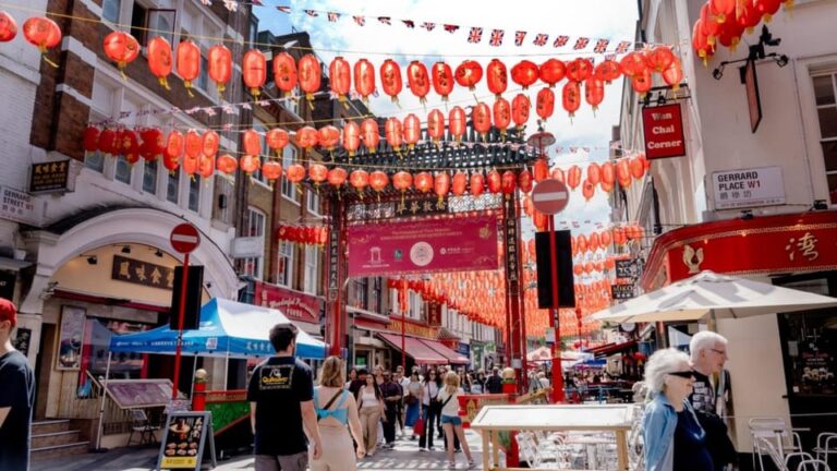 London: Hop-On Hop-Off Pass with Thames River Cruise 24 Hrs