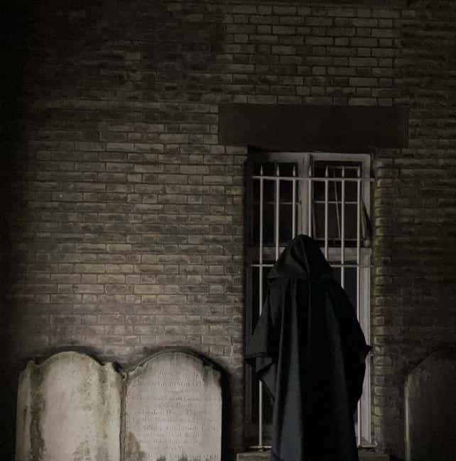 London: Jack the Ripper Tour and Underground Prison in Spanish