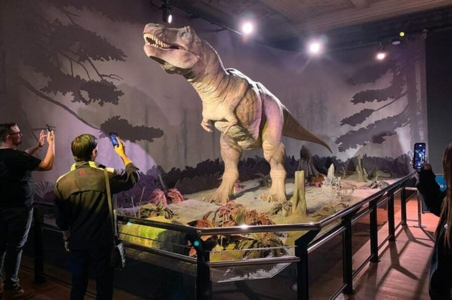 London: Natural History Museum Private Tour & Skip the line - A Deep Dive into the Experience