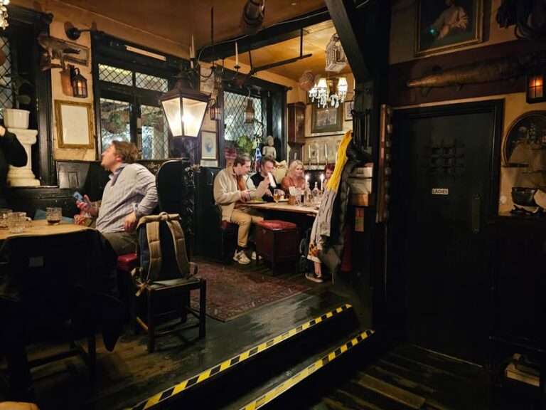 London: Pilgrims and Pirates Historical Pub Tour