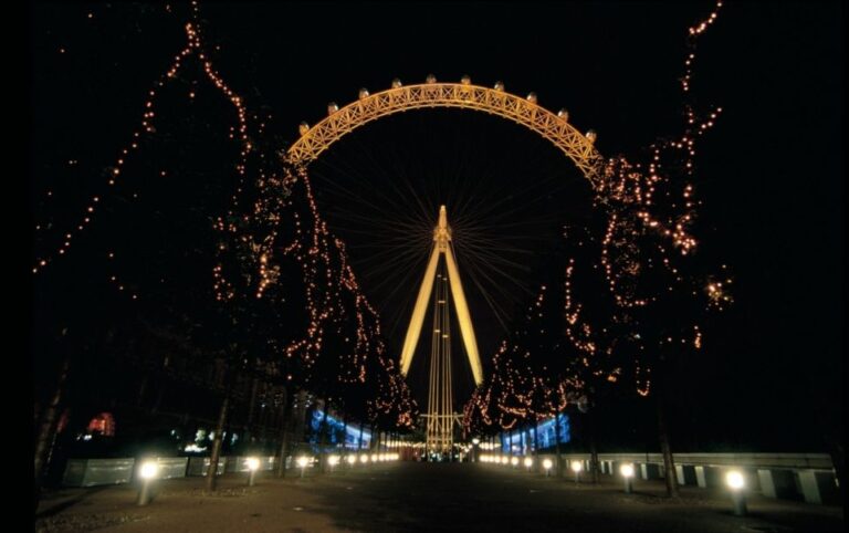 London: Sights and Sounds of Christmas Guided Half-Day Tour