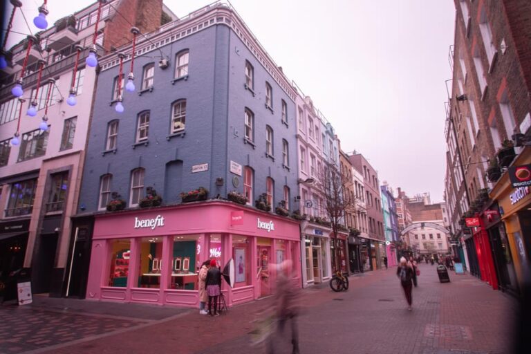 London: Taylor Swift London Boy Walking Tour
