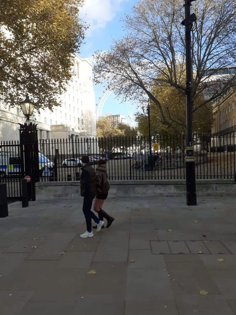 London: The English Civil War, Charles II and Westminster