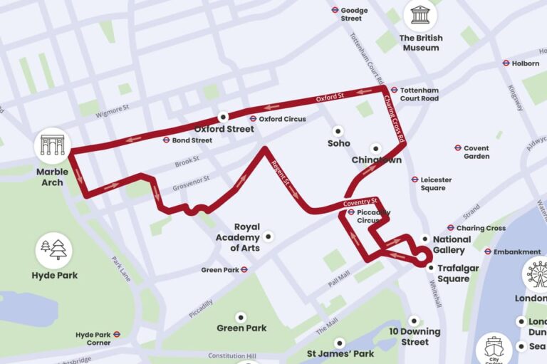 London: Tootbus Christmas Lights Tour incl walking tours
