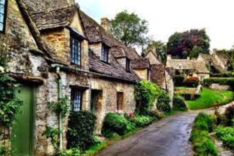 London: Voyagers Private Luxury Day Tour of the Cotswolds