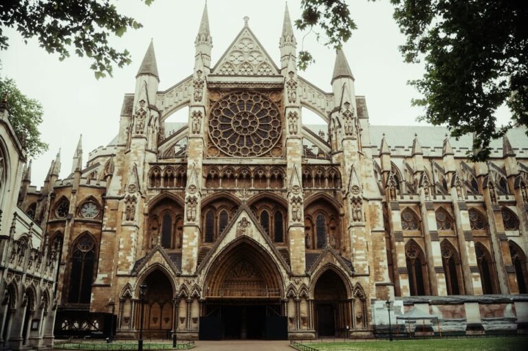 London: Westminster Guided Tour with Thames River Cruise