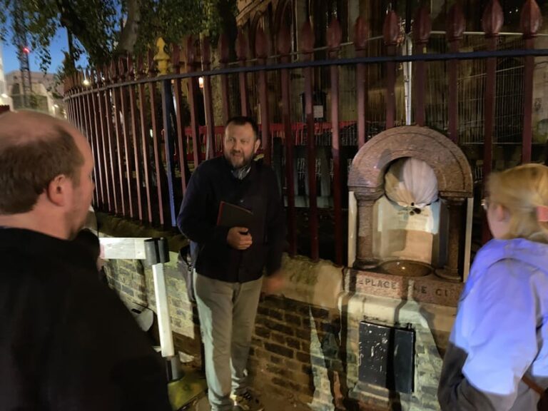 London’s Ghosts & Gruesome Past Nighttime Walking Tour