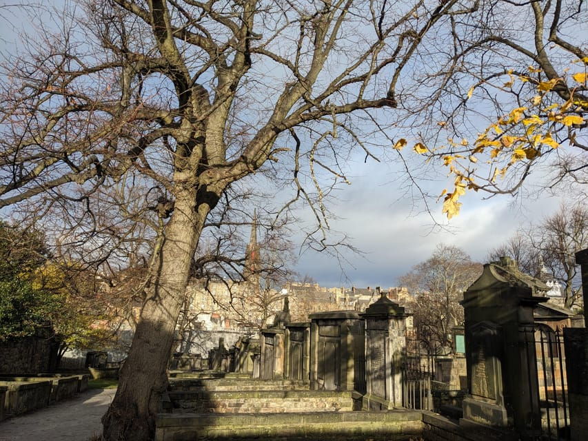 Magic and Legends in Edinburgh: walking tour in French - What Makes This Tour Special?