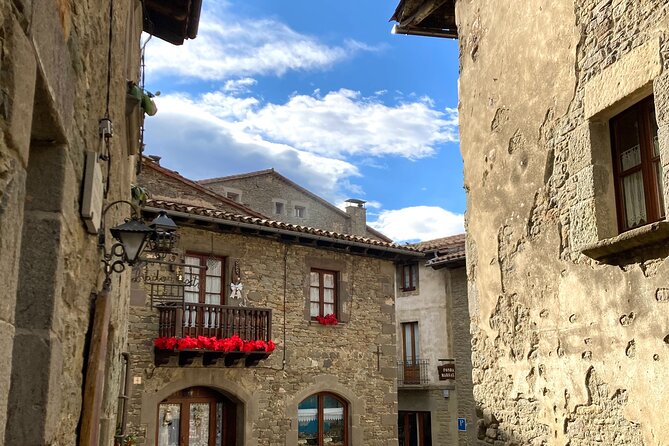 Medieval Towns and Nature Parks Exclusive Trip with Pickup