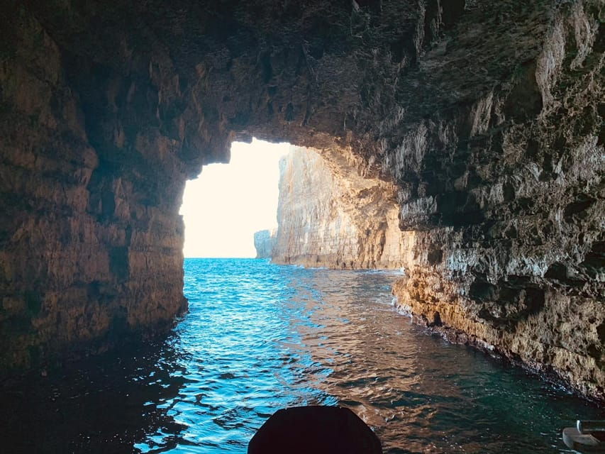Mellieha: 11:00am Speedboat round Comino Cave 2h Blue Lagoon - The Experience in Detail