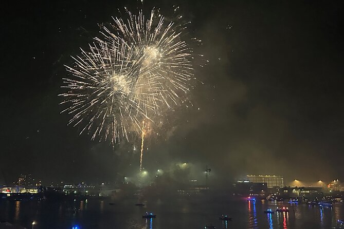 Miami July 4 Nightclub on Water with the Biscayne Bay Fireworks