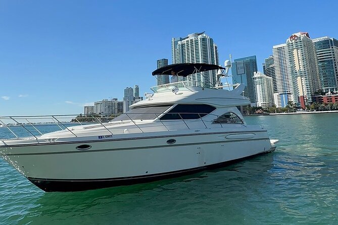Miami Private Yacht cruise, enjoy the Biscayne bay luxury tours