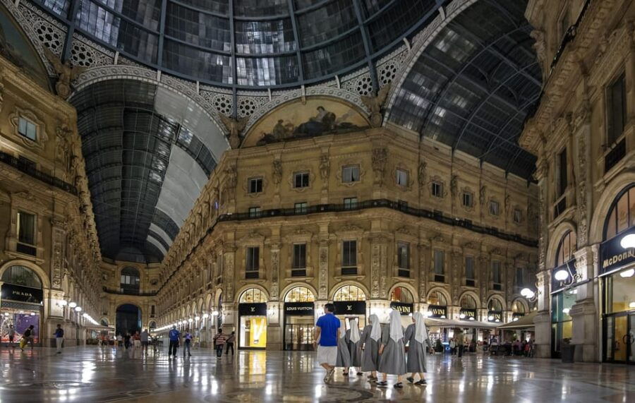 Milan private guided city tour - Exploring Milan Through a Guided Lens