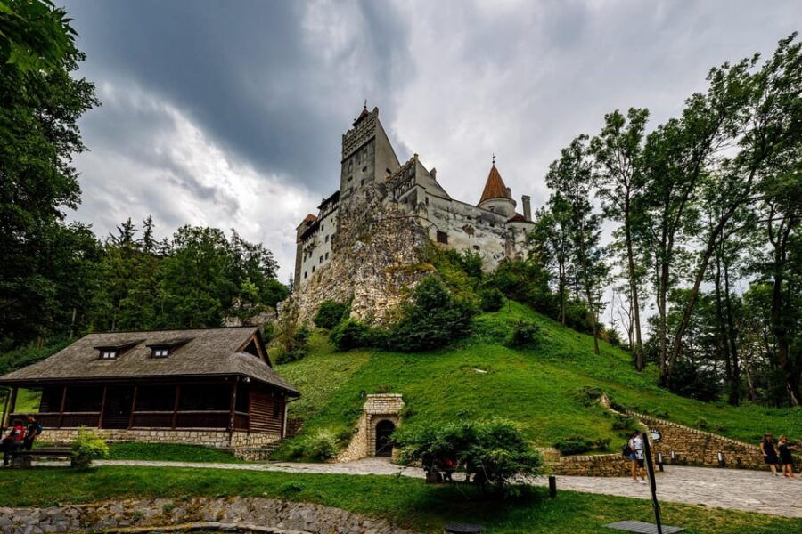Minivan 8 Places : Dracula Castle, Peles, & Brasov Day Tour - Good To Know
