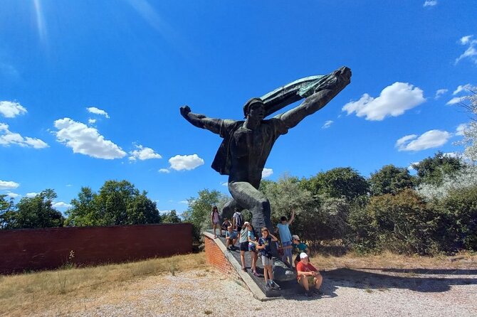 Minivan to Communist Statues and Memento Park with Live Guide