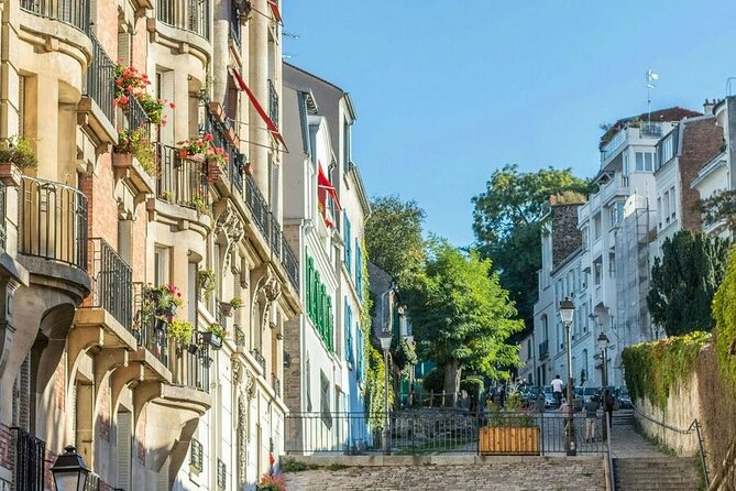Montmartre : Walk in the Footsteps of Famous Impressionists