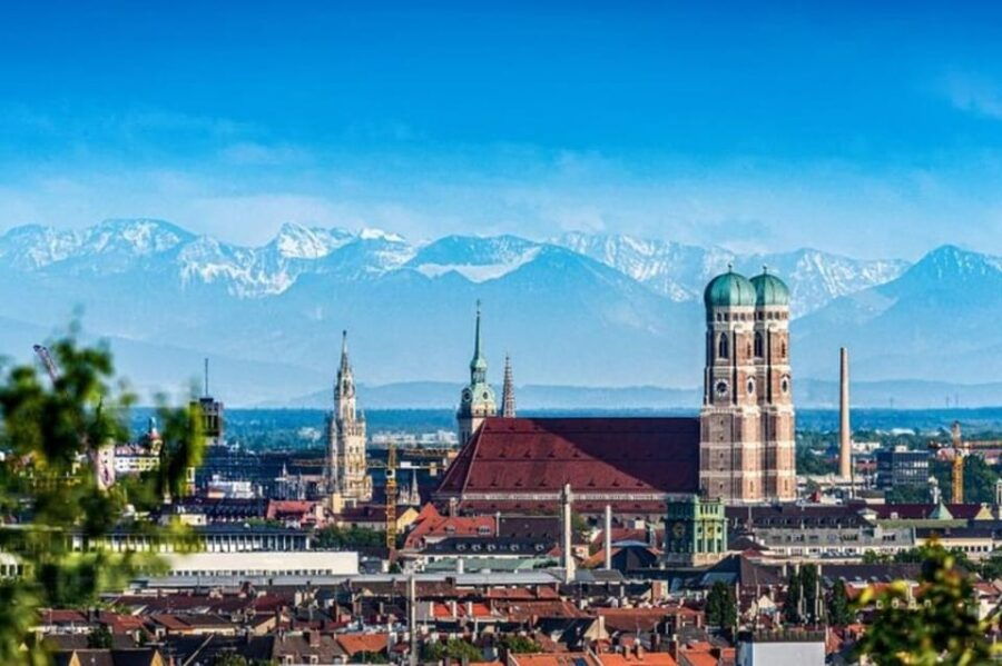 Munich: Highlights Walking Tour with a Guide - The Experience: What to Expect on the Munich Highlights Walking Tour