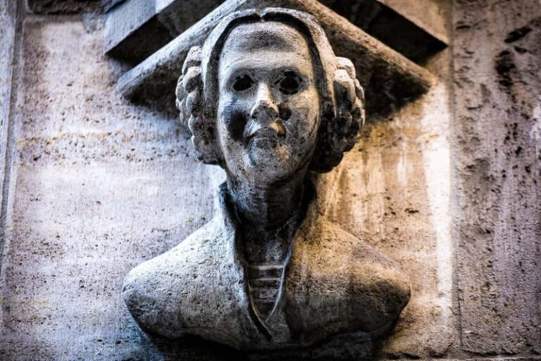 Munich: Raven Black Witches and Executioners Walking Tour