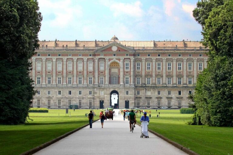 Naples: Caserta Royal Palace Guided Tour with Transfers