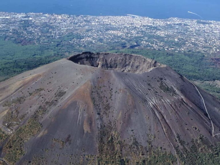 Naples: Pompeii and Vesuvius Skip-the-Line Day Trip