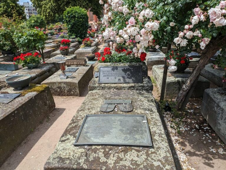 Nuremberg: St. Johannis Friedhof &Hesperidengärten IN GERMAN