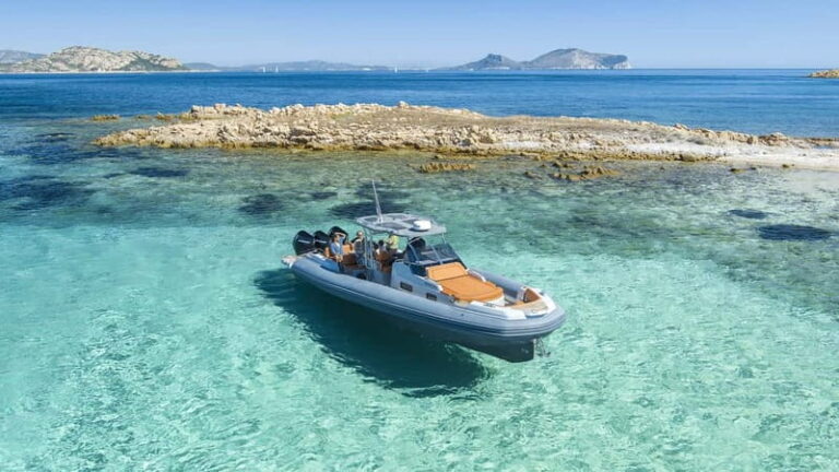 Olbia: Boat tour to Tavolara Park with Aperitif and Drinks