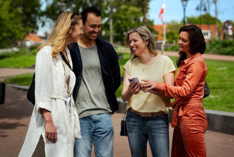 Outside Escape Amsterdam with your friend(s) and have fun!
