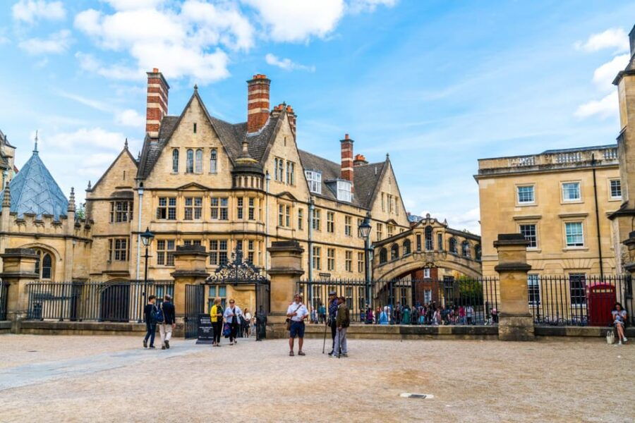 Oxford: Express Walk with a Local in 60 minutes - The Breakdown of the Oxford Express Walk