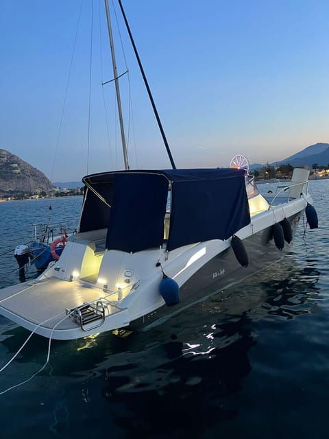 Palermo: tour privato in barca con snack e prosecco