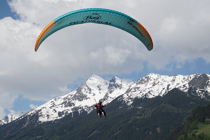 Paragliding experience in Fulpmes in the Stubai Valley