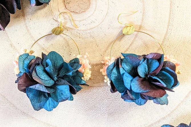 Paris 1e: Floral Earrings Workshop