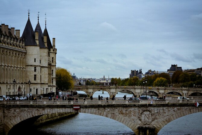Paris Ghosts and Dark Stories Tour