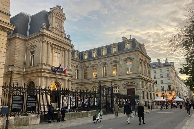 Paris: Le Marais District Guided Walking Tour with Tastings