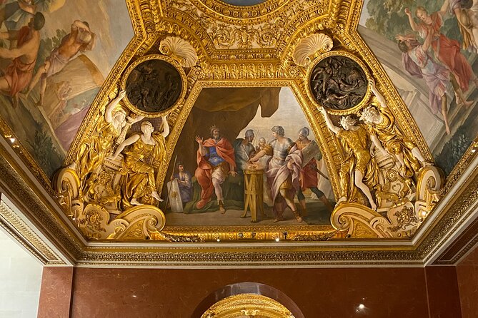 Paris : Walking Tour by a Native