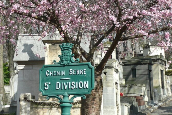Père Lachaise Cemetery Art: Watercolor Postcard Workshop in Paris - An Artistic Spin on Père Lachaise Cemetery