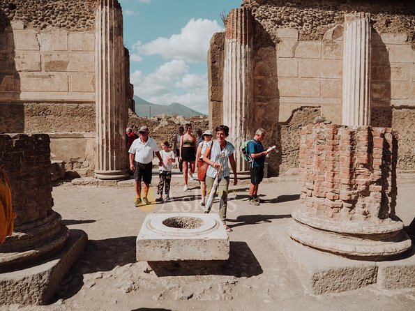 Pompeii and Herculaneum Private Walking Tour with an Archaeologist - A Closer Look at the Tour Experience
